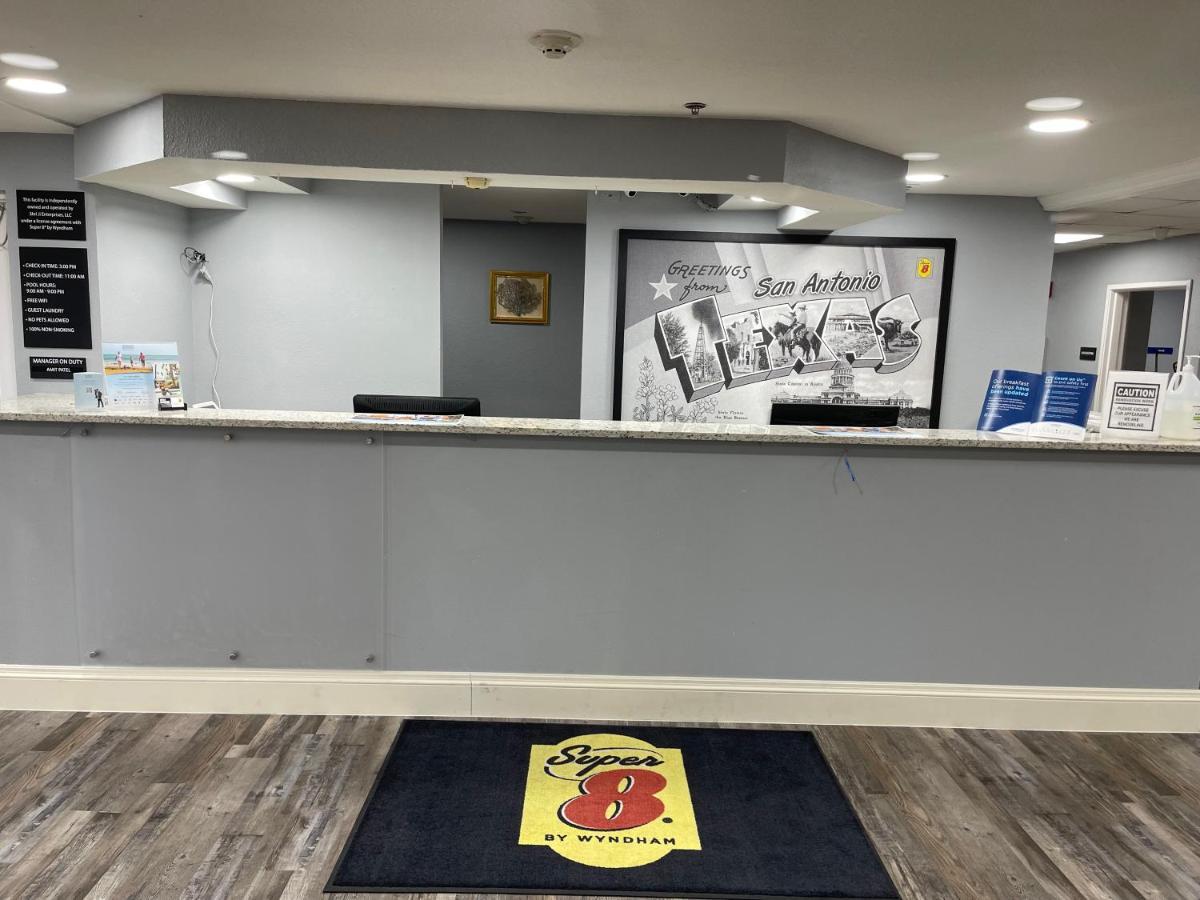 Super 8 By Wyndham San Antonio Downtown Ne Hotel Bagian luar foto