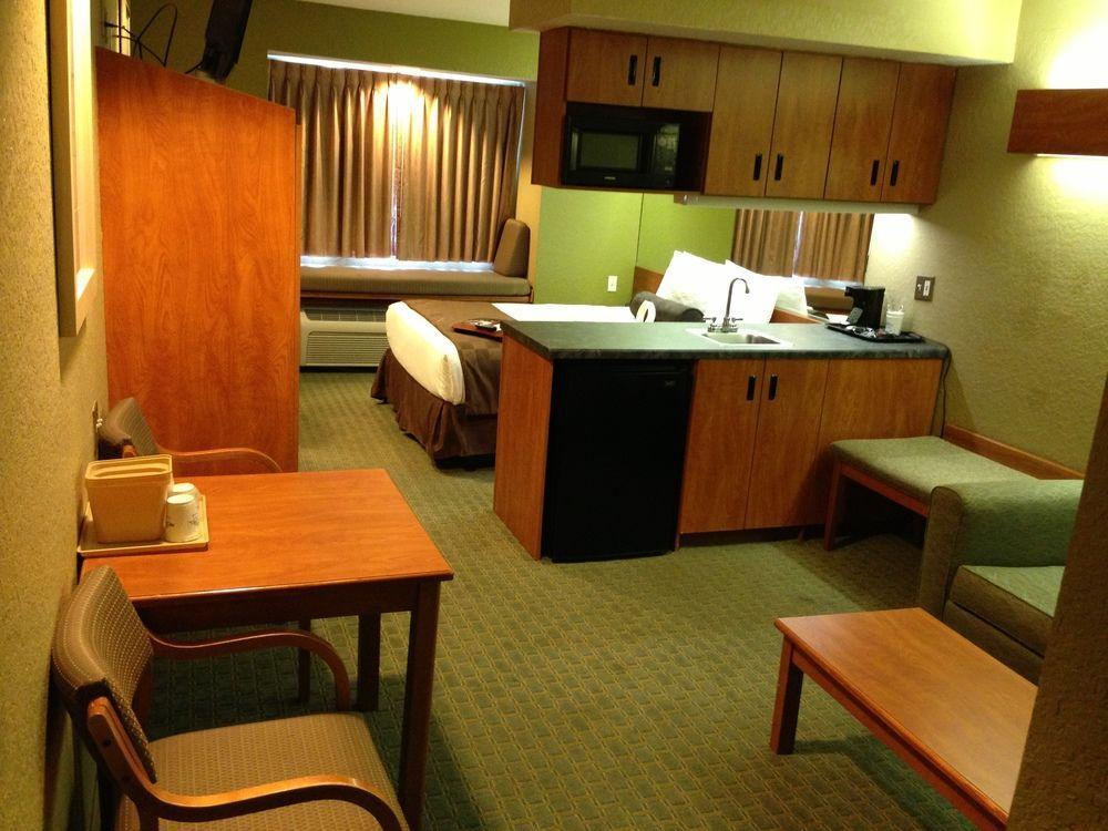 Super 8 By Wyndham San Antonio Downtown Ne Hotel Bagian luar foto