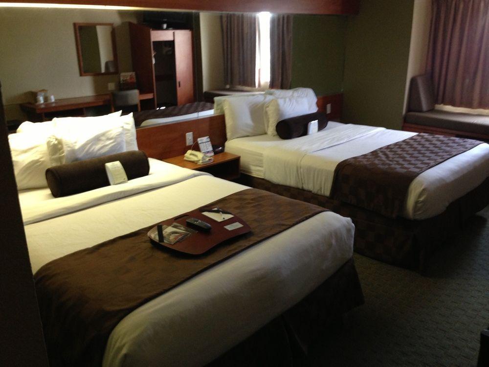 Super 8 By Wyndham San Antonio Downtown Ne Hotel Bagian luar foto