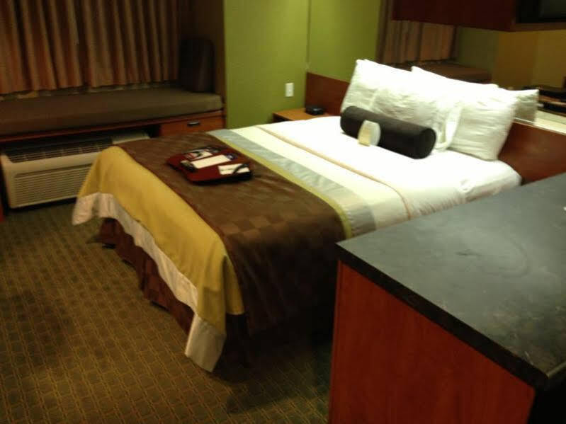 Super 8 By Wyndham San Antonio Downtown Ne Hotel Bagian luar foto